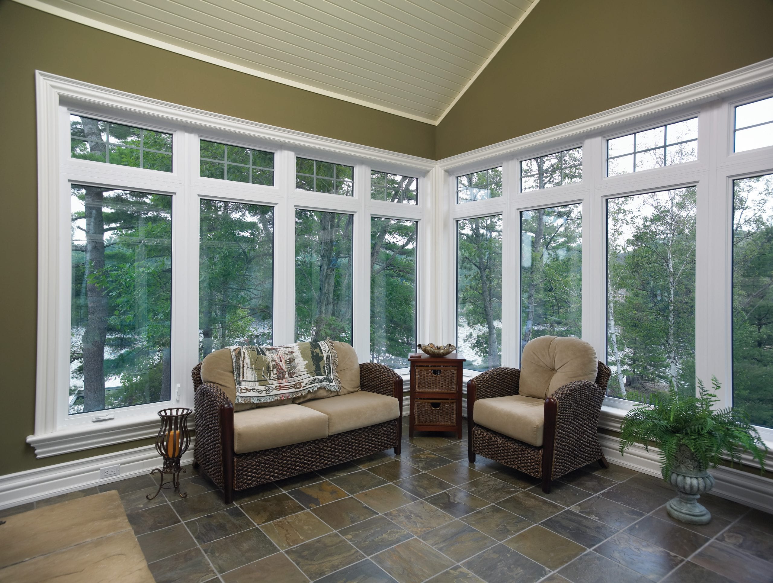 5 Tips For Selecting High Quality Replacement Windows In Toronto   Cottage INT Familyroom 2 